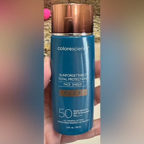 Colorescience Total Protection Face Shield Flex—Shade Light - Picture 6 of 7